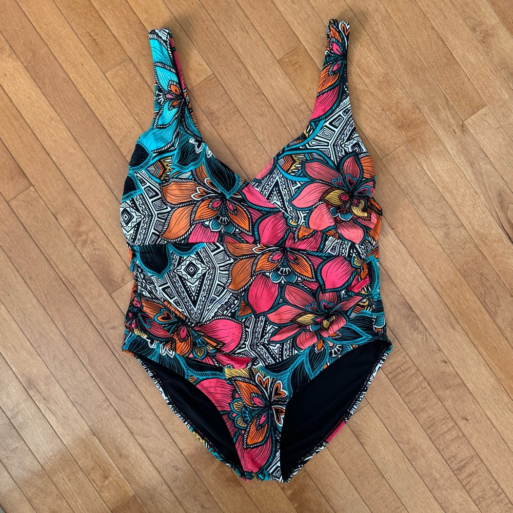 BOUTIQUE PLUS Size 3X One Piece Tropical Swimsuit